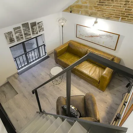 Academy's Loft Daire *